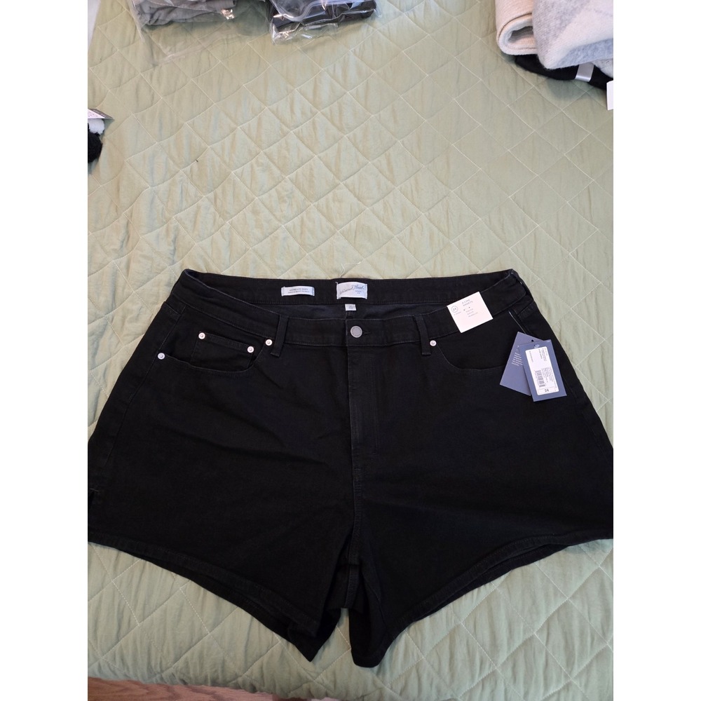 NWT Womens Black Universal Thread High Rise A-Line Shorts. Size 24, 5" Inseam.